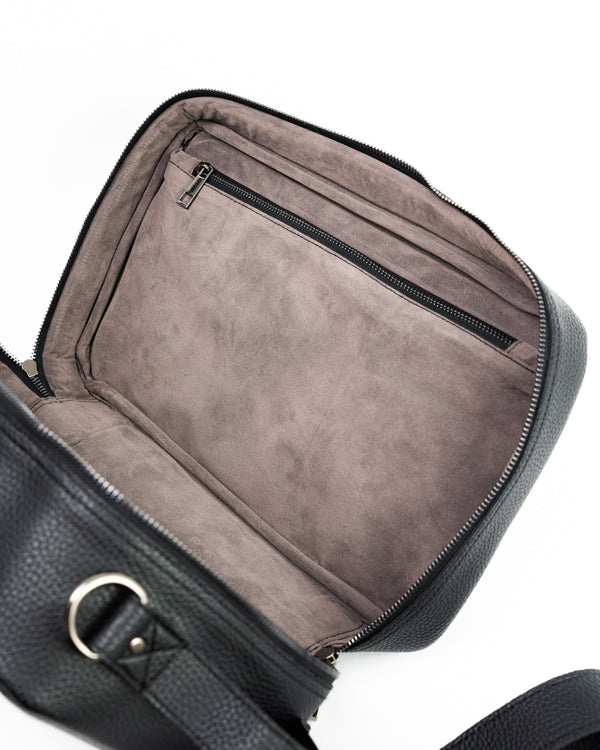 MAGAYON STRUCTURED BAG IN BLACK