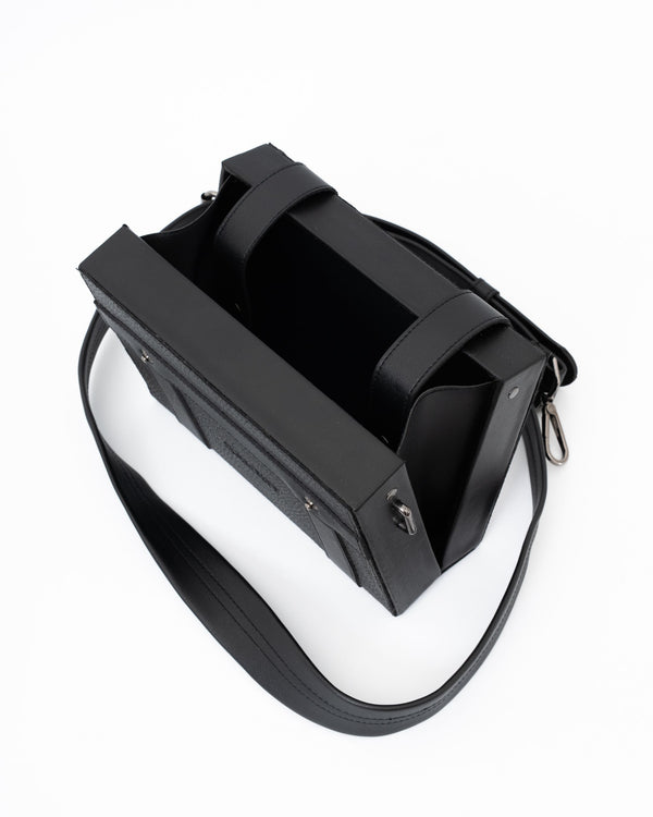MAYSA SLING BAG IN BLACK
